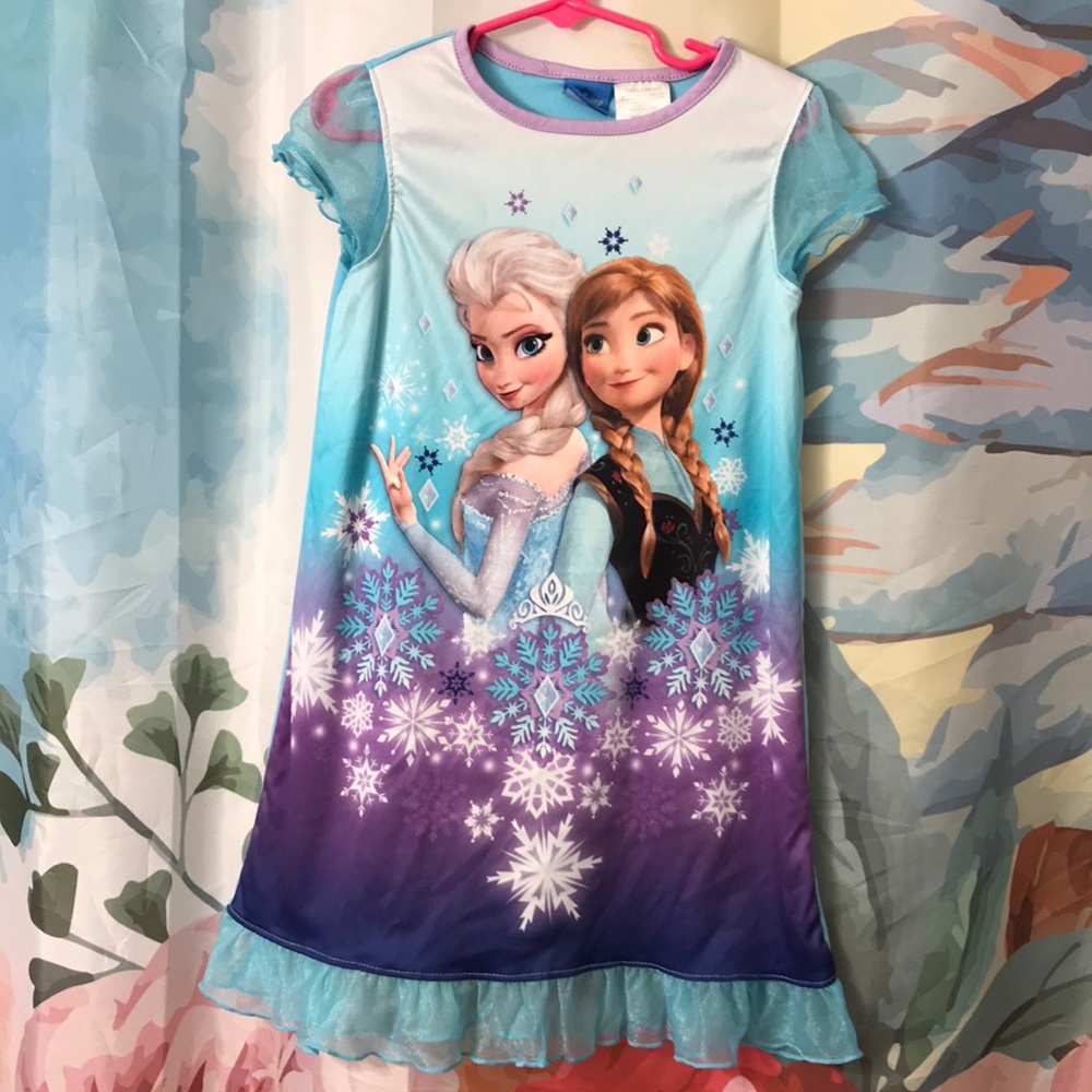 Frozen nightgown